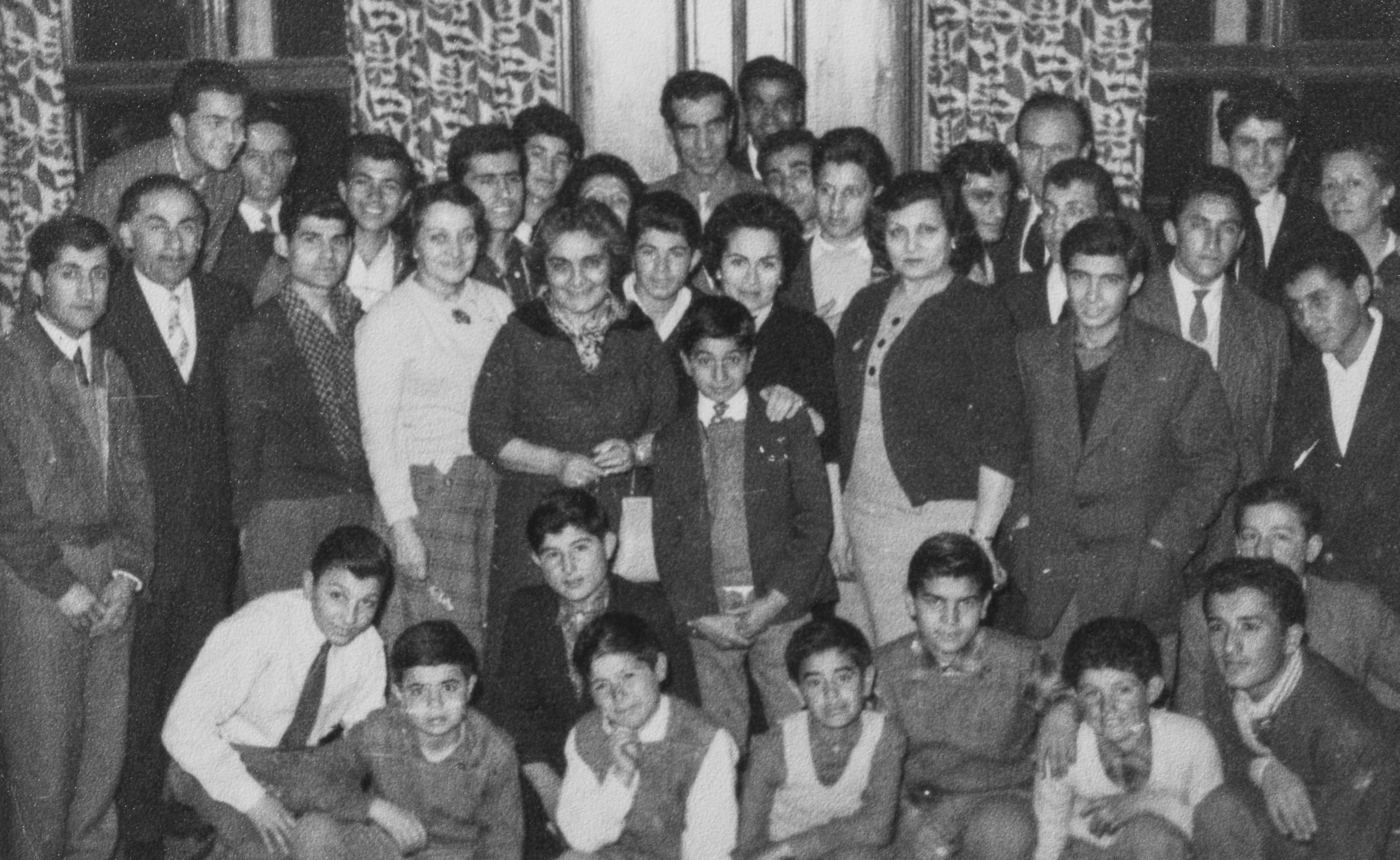 Süreyya Ağaoğlu ve Yurt Çocukları